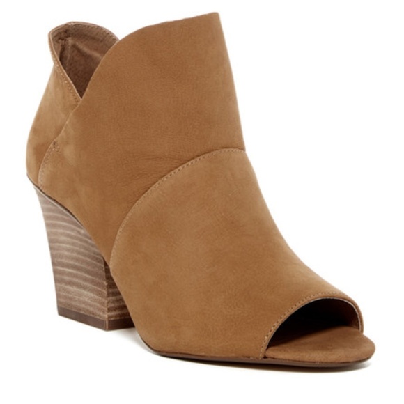 Vince Camuto Shoes - NWT Vince Camuto Chantina Open Toe Bootie